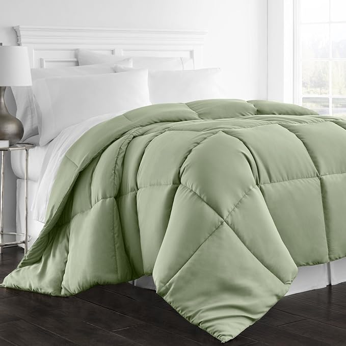 1600 Series Lightweight Goose Down Alternative Comforter Full/Queen / Navy Blue
